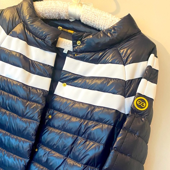 Chic light rain jacket - Escada - Picture 2 of 5